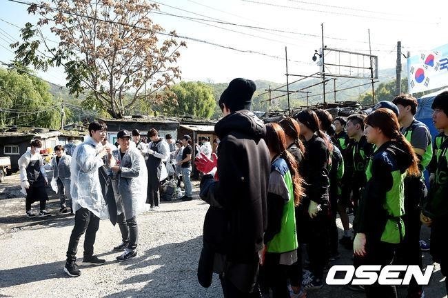 박해진이랑 연탄봉사 가고도 정신 못차림.jpg | 인스티즈