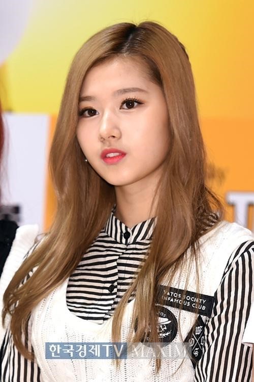 오늘자 트와이스 사나 여덕기자.jpg | 인스티즈