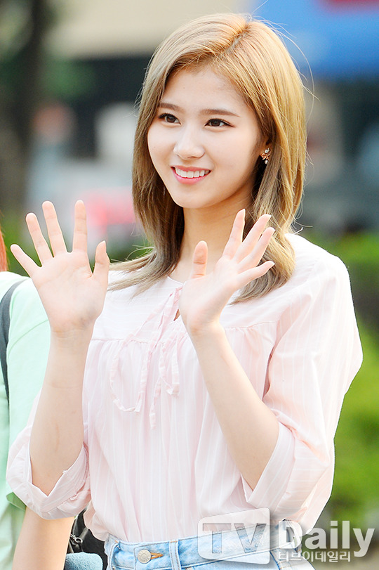 트와이스 사나 뮤직뱅크 출근길 기사사진 모음 | 인스티즈