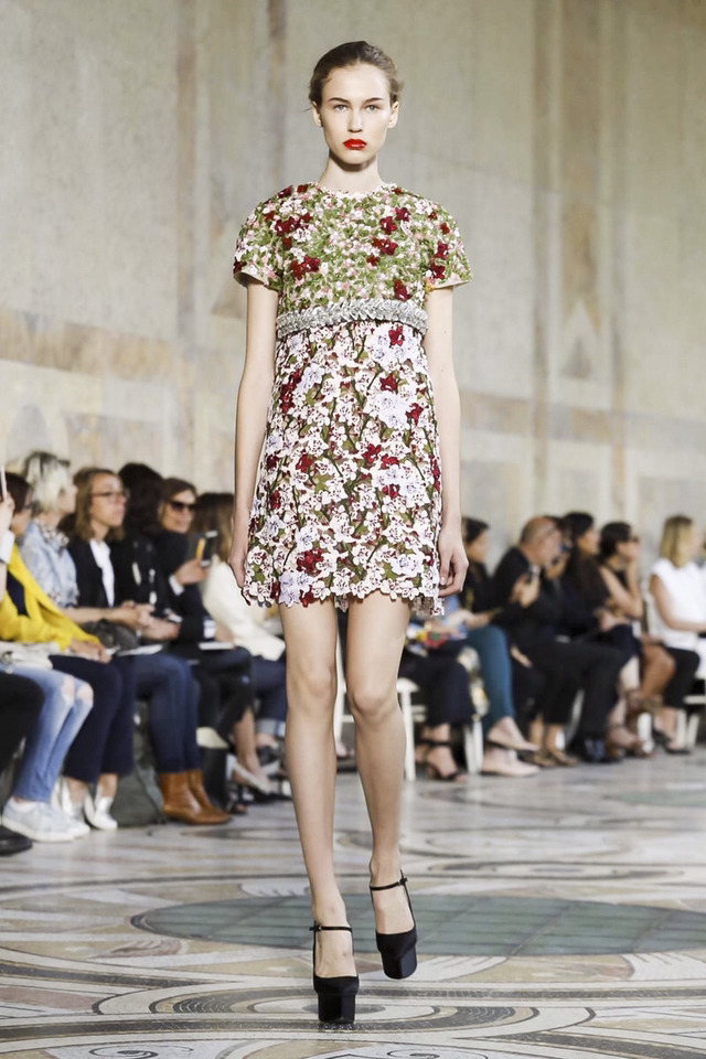 2018 S/S Giambattista Valli 오뜨꾸뛰르 컬렉션 | 인스티즈