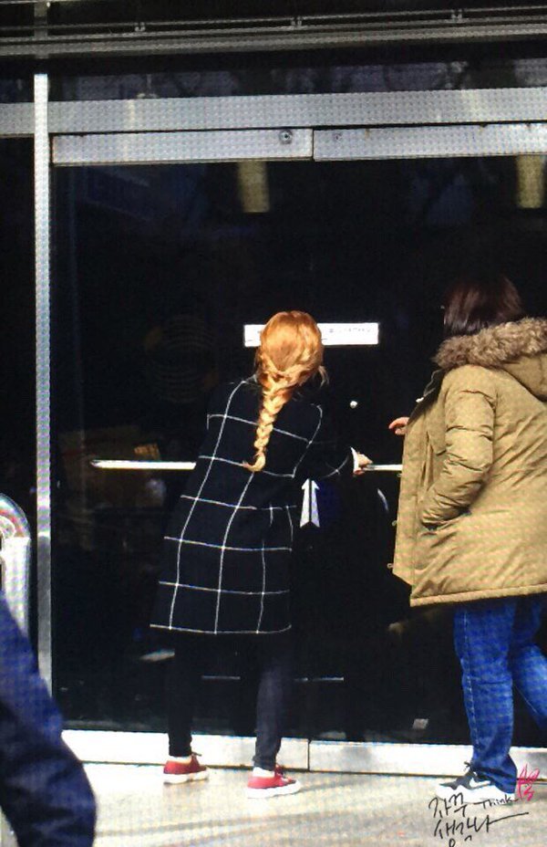 문 안열려서 낑낑대는 아이린.gif | 인스티즈