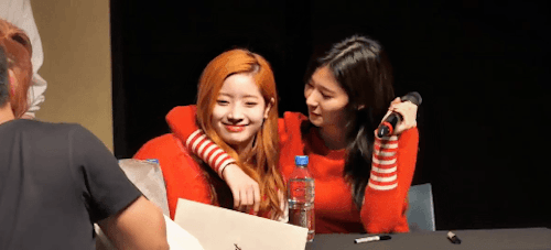 [트와이스] 모모랑 사나 사이에서 귀여움 받는 다현이 | 인스티즈