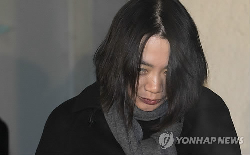 검찰 출두한 최순실 코디 도움준 사람 | 인스티즈