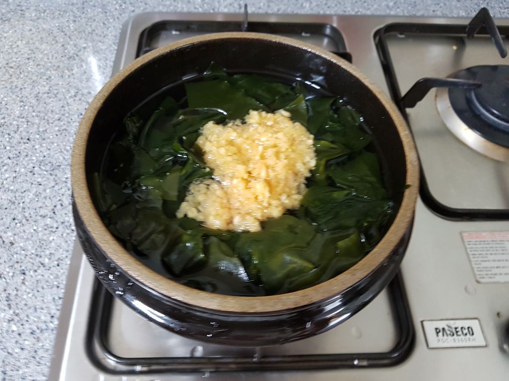 뚝배기 수제비 이미지