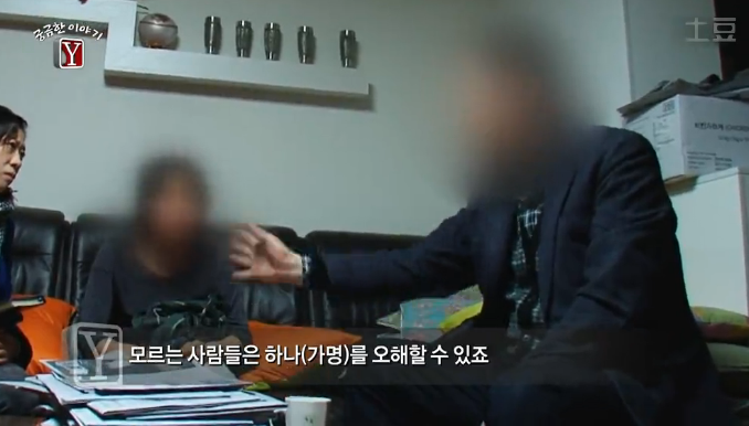 유모차 탄 아기들을 마음대로 만지고 다니는 여자 | 인스티즈
