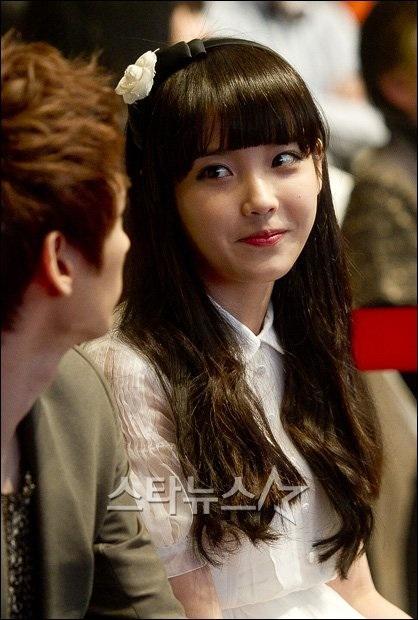 자신의 애인을 바라보는 여자의 눈빛 | 인스티즈