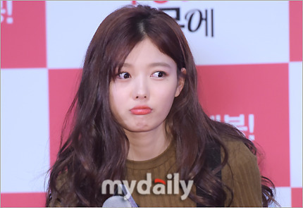 사랑니 붓기 덜 빠진 오늘자 김유정 | 인스티즈