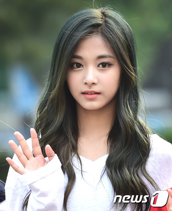 뮤직뱅크 출근길 트와이스 쯔위 기사사진 클라스 | 인스티즈