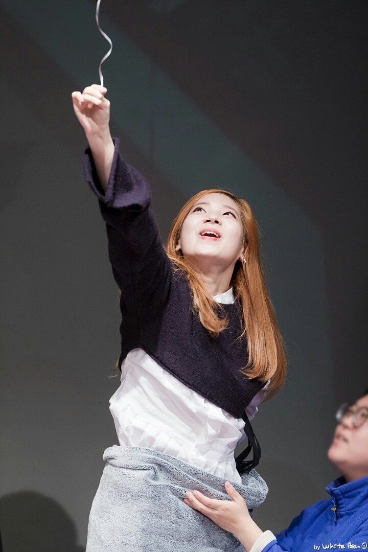 [트와이스] 풍선을 놓쳐서 시무룩한 다현이 | 인스티즈