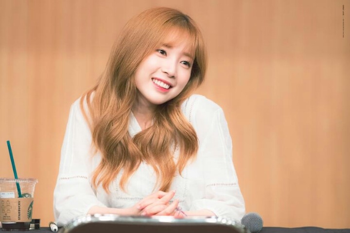 생일맞아서 기분좋아서 사진 올리기_＜ (에이프릴) | 인스티즈