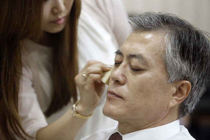 메이크업받는 대통령님.jpg | 인스티즈