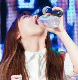 러블리즈 물 마시는 빵떡이가 신기한 지애 | 인스티즈