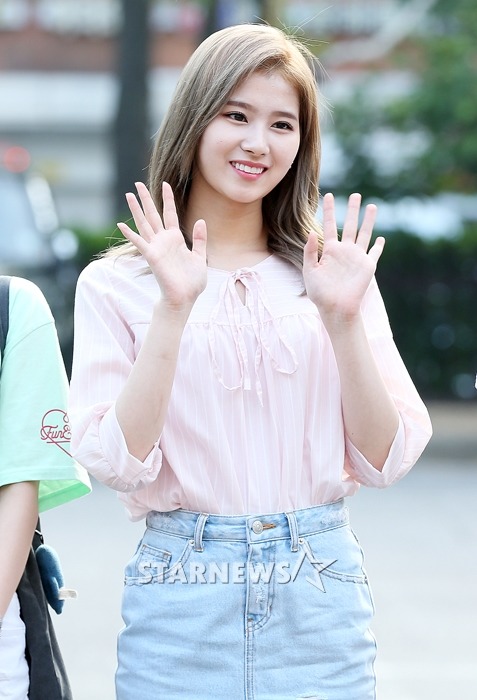 트와이스 사나 뮤직뱅크 출근길 기사사진 모음 | 인스티즈