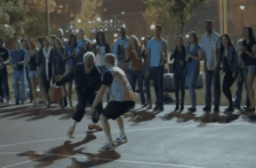 할아버지 한 명을 못이기는 미국애들 .gif | 인스티즈