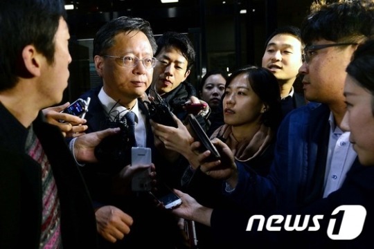검찰 조사 받고 귀가하는 우병우 | 인스티즈