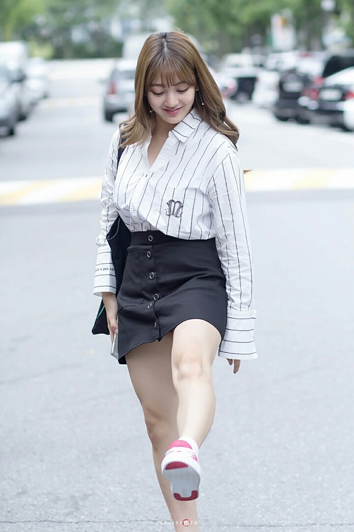 [트와이스] 팬한테 따봉 받고 웃는 지효 | 인스티즈
