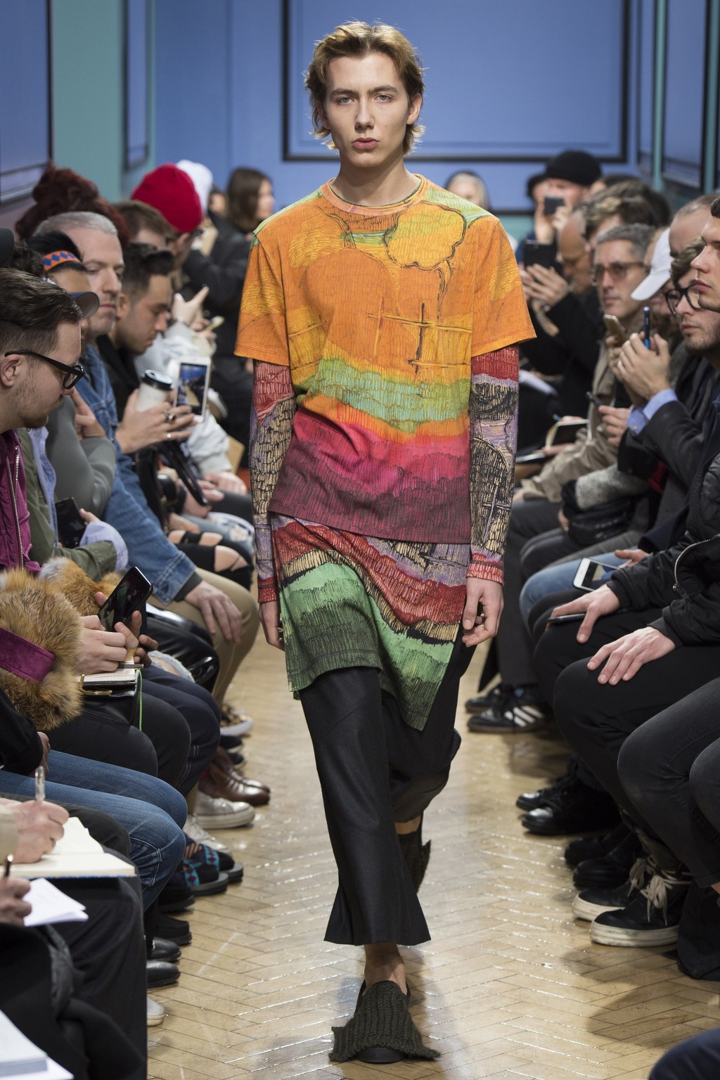 로에베 수석 디자이너 J.W Anderson 2017.18 F/W 남성복 컬렉션 | 인스티즈