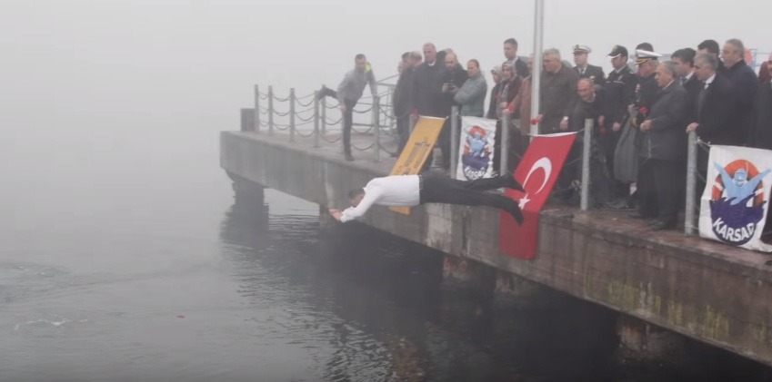 바다로 뛰어든 시장 | 인스티즈