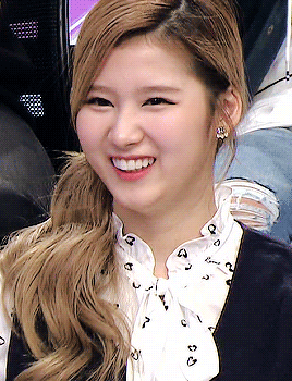 미나토자키 사나 : 저는 살찌면 동물 살빠지면 사람입니댜.gif | 인스티즈