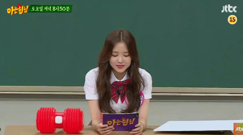 상어떼 앞에서 피 뿌리는 격.gif | 인스티즈