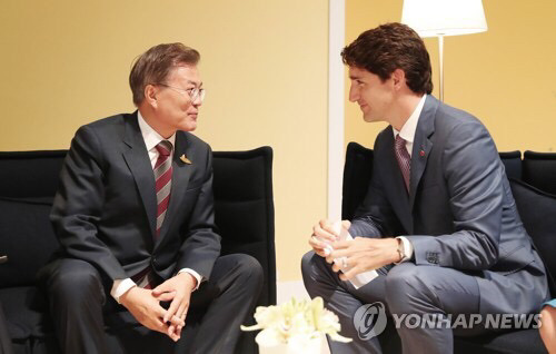문재인 대통령과 트뤼도 총리의 약식회담.jpg | 인스티즈