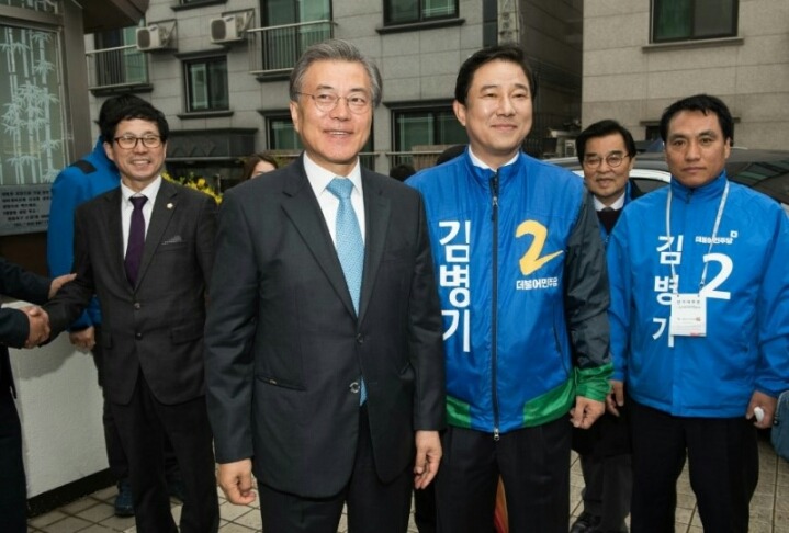 문재인의 아픈 손가락 두남자 | 인스티즈