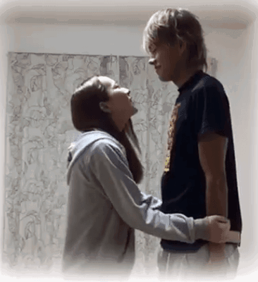 키 큰 남자랑 키스할 때.gif | 인스티즈