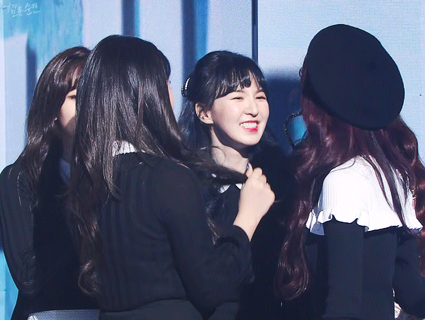 레드벨벳 리더와 막내.gif | 인스티즈