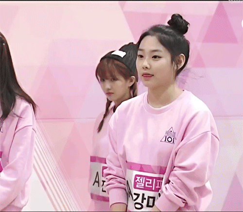 아이오아이 유정이랑 미나 프로듀스 시절 짱덕 움짤 2개 | 인스티즈