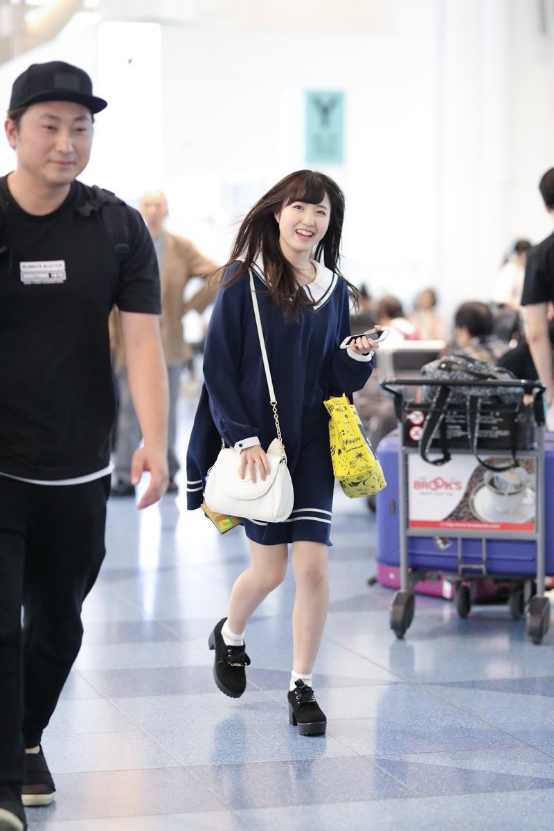 [아이즈원] 조금전 하네다공항 출국하는 혼다히토미 프리뷰사진.jpg | 인스티즈