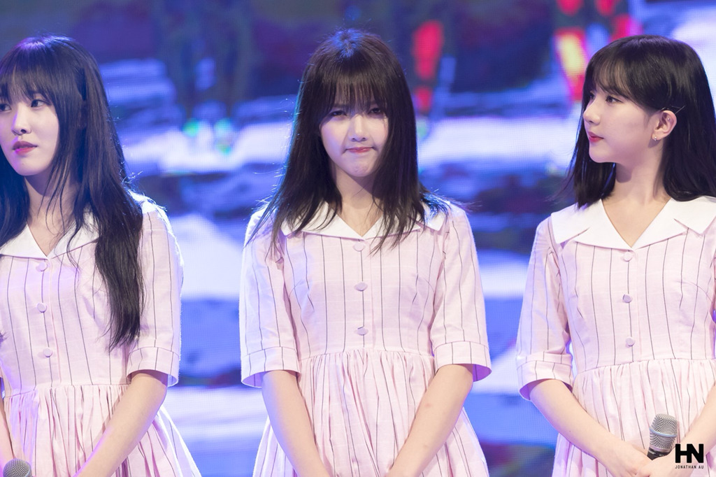 [여자친구] 동생이 카메라를 빌려달라는 요구를 해서 예린이 | 인스티즈