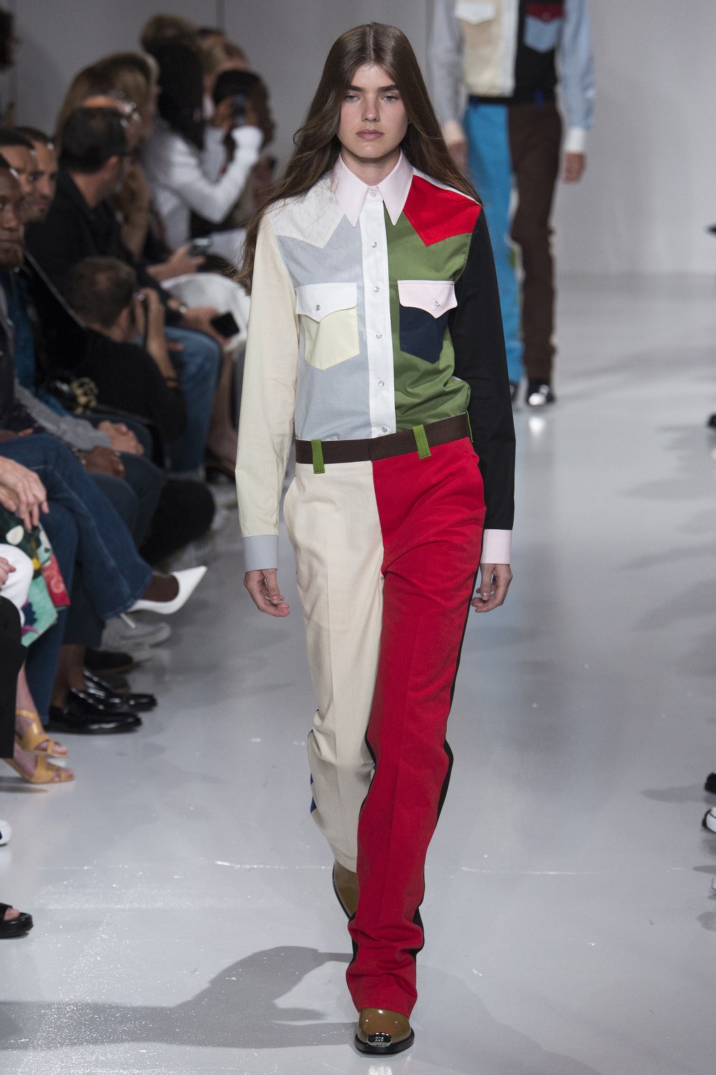 Calvin Klein by 라프 시몬스 2018 S/S 컬렉션 | 인스티즈