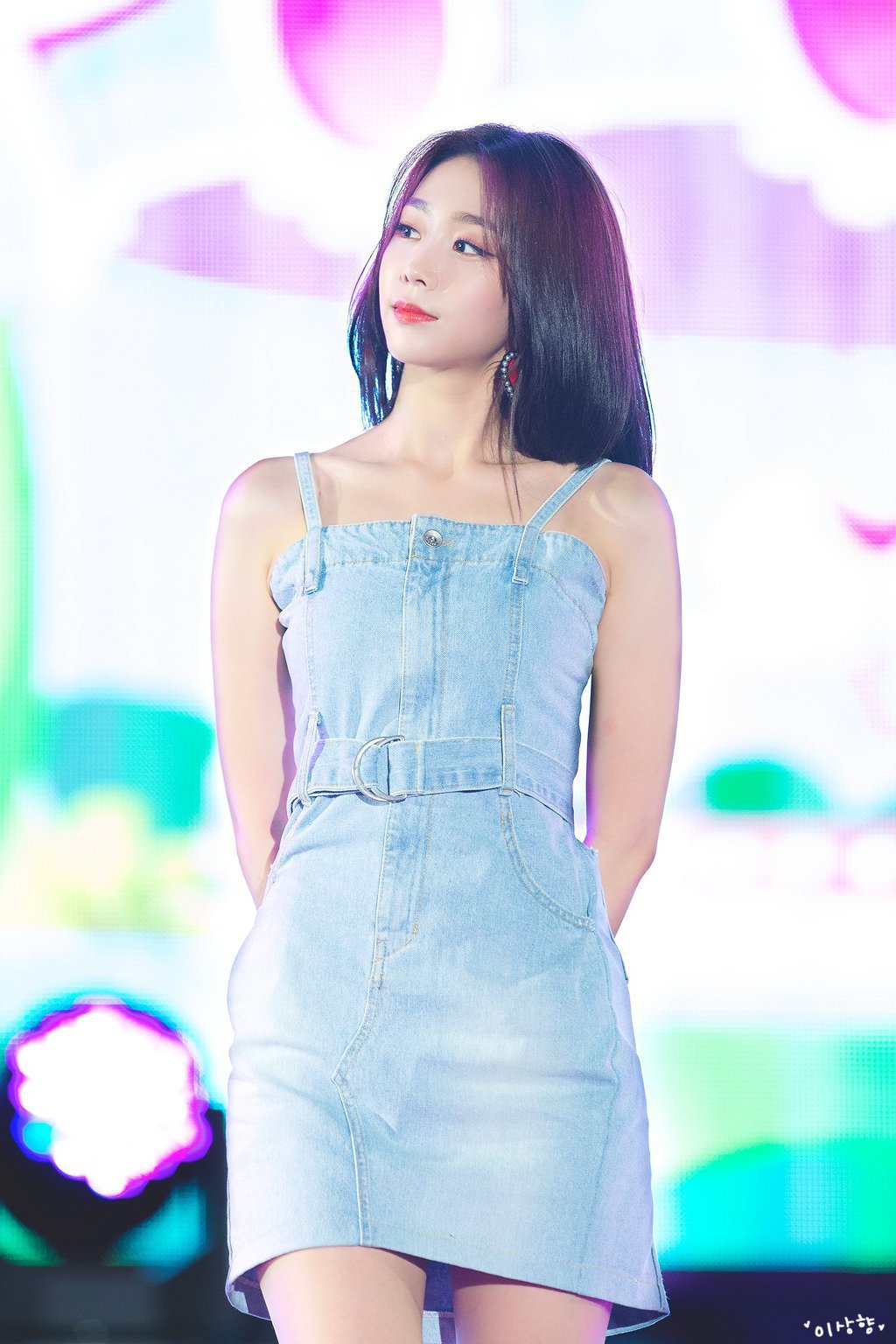 자기도 조금은 이쁜거 알고 있는 뻔뻔한 러블리즈 서지수.gif | 인스티즈