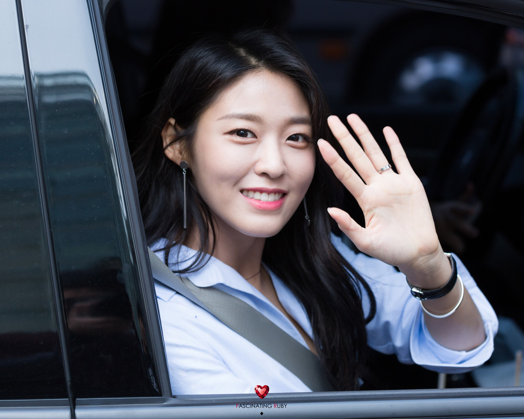오늘 생일을 맞은 설현이.jpgif | 인스티즈