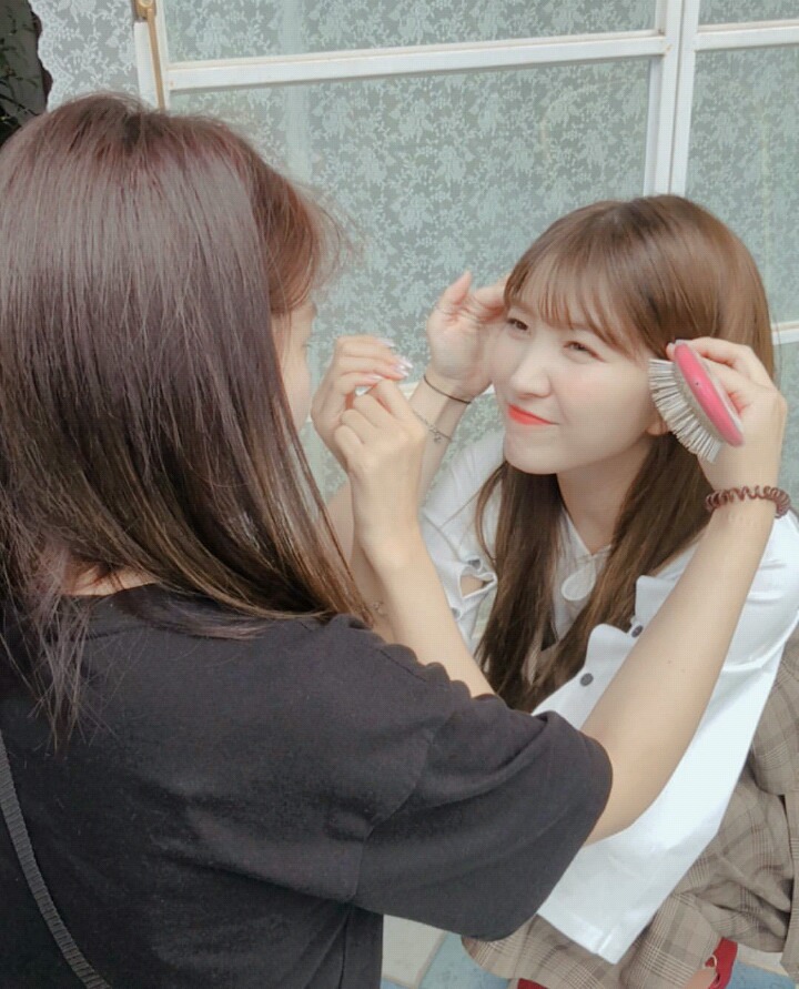 180921 여자친구 인스타그램 맏내는 일하는중! | 인스티즈