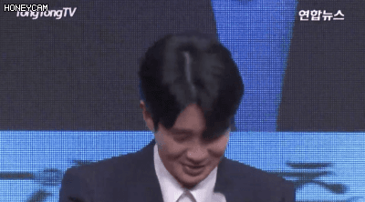 오늘 말 한번 실수했다가 제작보고회에서 선배들한테 쉼없이 놀림당한 최우식ㅋㅋ.gif | 인스티즈