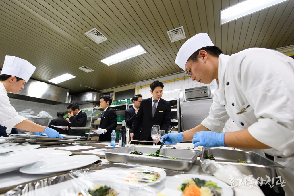 청와대 효자동 사진관) 스리랑카 대통령 국빈 만찬 준비하는 청와대 모습 | 인스티즈