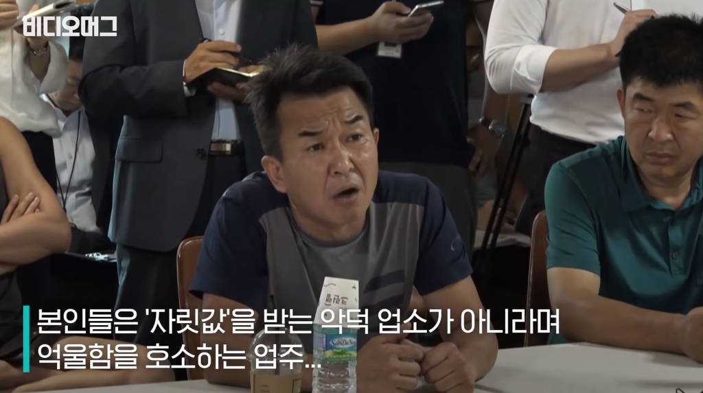 계곡 불법구조물 철거지시에 강력하게 항의하는 업주들.jpg | 인스티즈