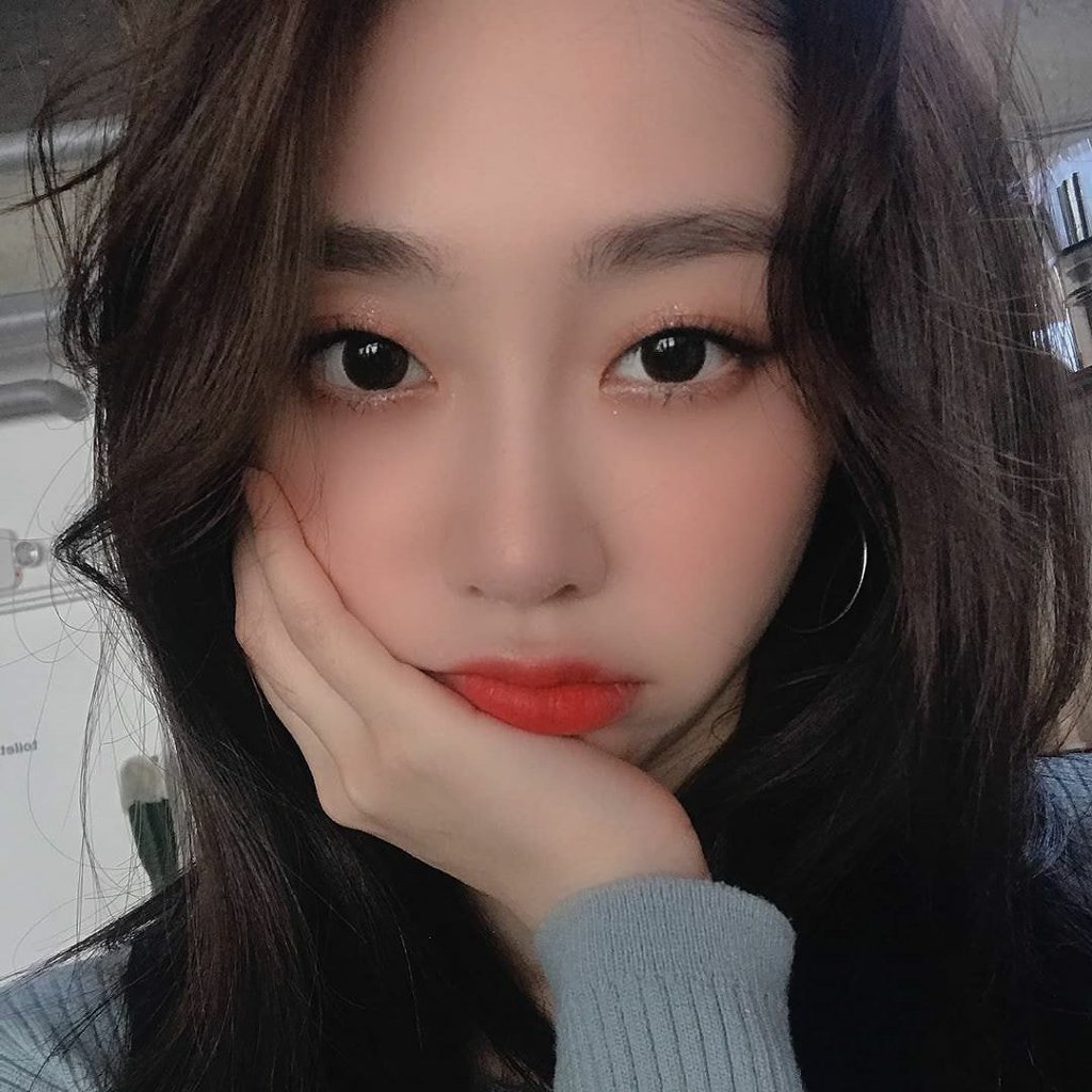 자기도 조금은 이쁜거 알고 있는 뻔뻔한 러블리즈 서지수.gif | 인스티즈