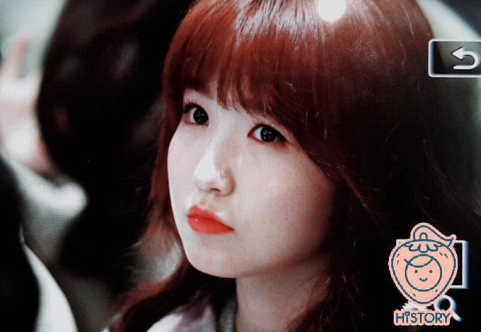 [아이즈원] 오늘자 출국하는 하얀 히토미.jpg | 인스티즈