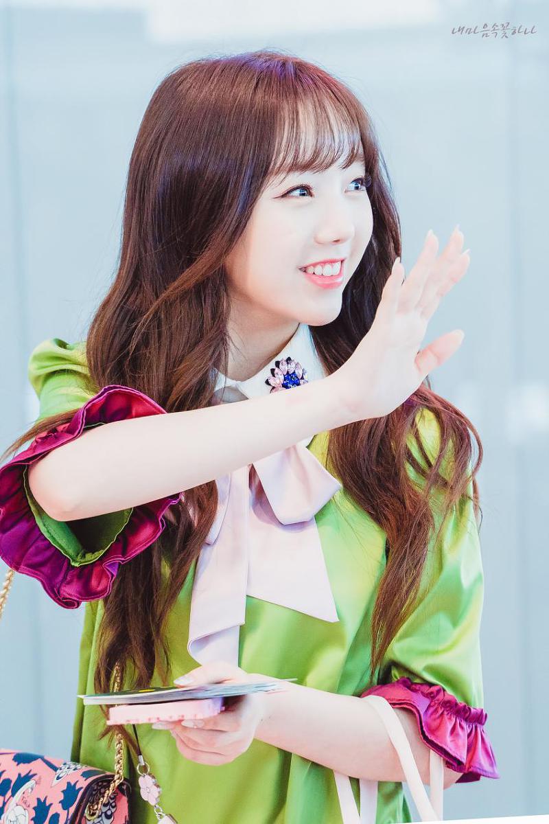 러블리즈 케이의 독특한 공항 패션.jpg | 인스티즈