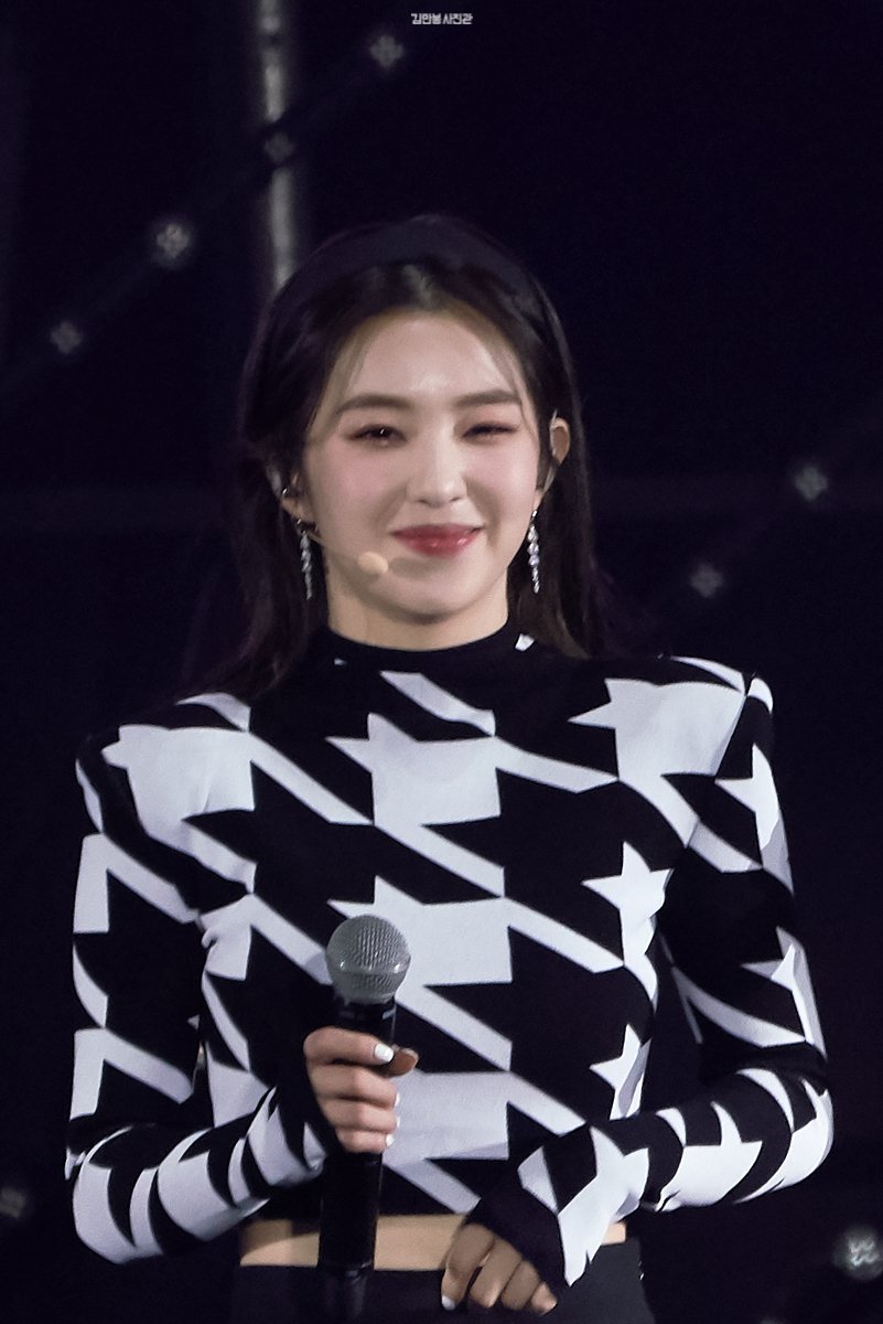 검정 머리띠한 아이린.jpgif | 인스티즈