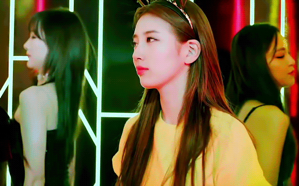 댄서 언니들과 모든걸 내려놓은 수지.gif | 인스티즈