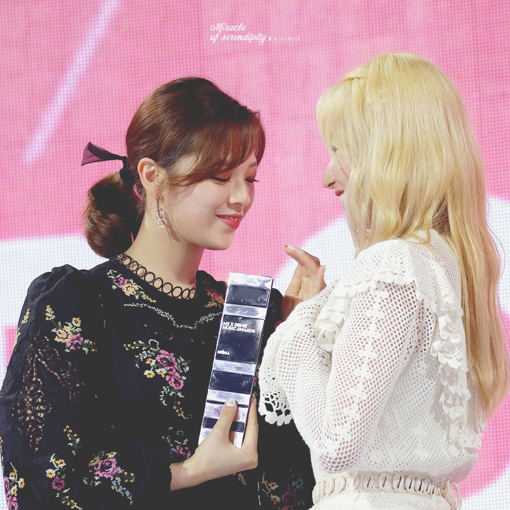 무대에서 춤출때가 제일 섹시한 내 자.기. 미나토자키 사나 | 인스티즈