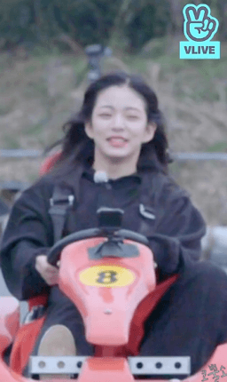 카드라이더 하는 프로미스나인.gif | 인스티즈