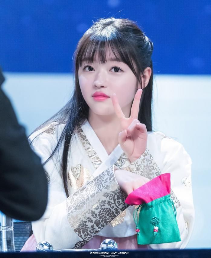 팬싸에서 한복입은 유아.jpg (오마이걸) | 인스티즈
