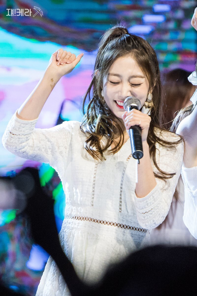 [러블리즈] 밥 먹을 시간도 촉박한 느낌이라서 지수 | 인스티즈