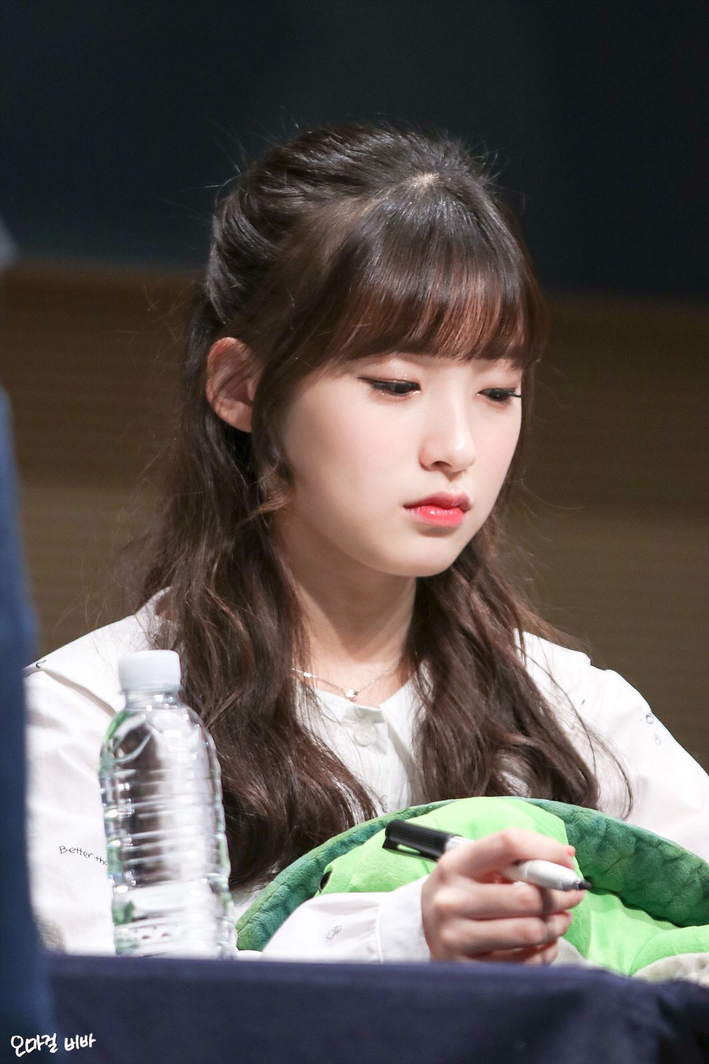 [오마이걸] 비가와서 그런지 몸의 온도가 내려간 것 같아서 아린이 | 인스티즈