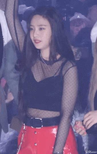 종이비행기 날리는 섹시 조이.gif | 인스티즈