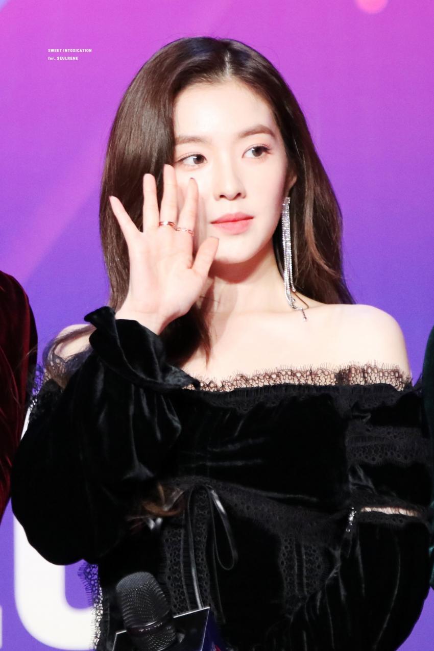 시상식에서 미모 폭격하고 다니는 아이린.jpg | 인스티즈